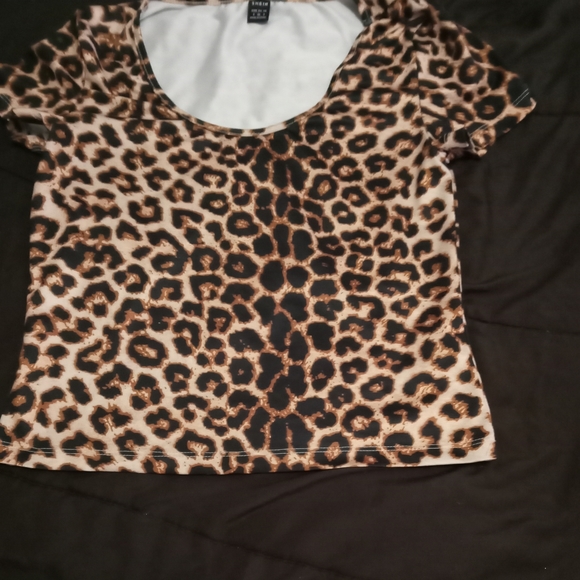 Scoop Neck Leopard Print Tee Size(S) - Picture 1 of 4